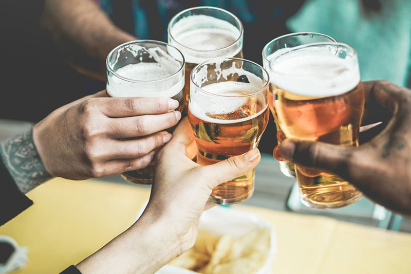 Thường xuyên uống rượu bia là nguyên nhân gây bệnh polyp ống hậu môn