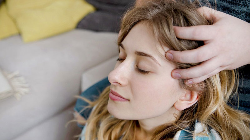 Massage giúp giảm bớt cơn đau đầu ở bệnh nhân