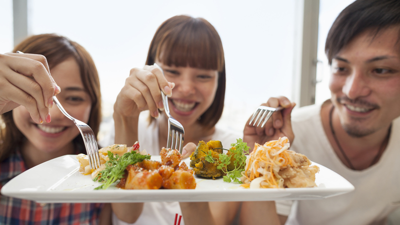 Ăn nhiều nhưng không đủ loại dinh dưỡng cũng ảnh hưởng đến cân nặng và sức khỏe
