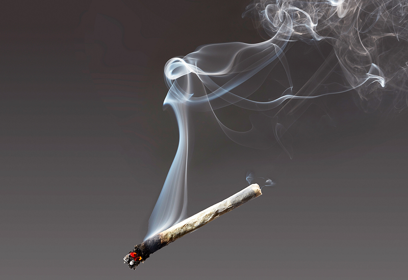 Khói thuốc lá sẽ khiến tình trạng ho mạn tính nặng hơn