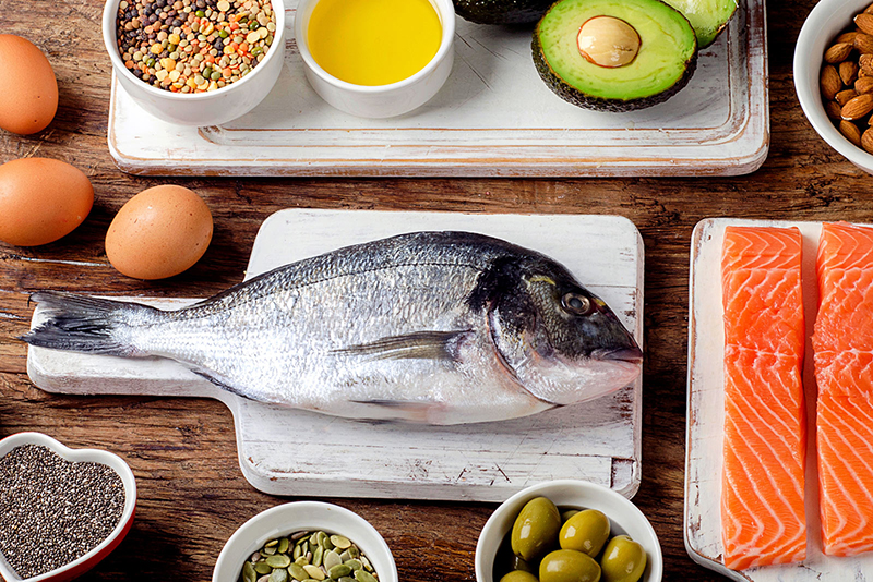  Để ổn định huyết áp, bạn nên ăn nhiều thực phẩm giàu chất xơ và thực phẩm chứa các acid béo omega 3