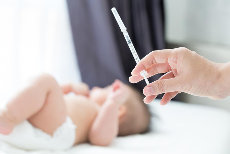 Trẻ sơ sinh cần được tiêm vaccin viêm gan B mũi đầu tiên trong khoảng 24h khi trẻ ra đời