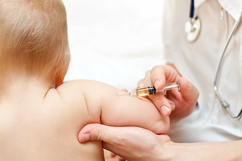 Trẻ từ 12 đến 24 tháng tuổi cần được tiêm vaccin viêm não Nhật Bản