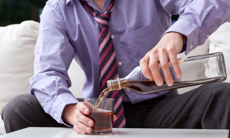 Người nghiện rượu thường bị giảm hấp thu vitamin B1