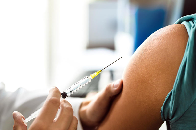 Các bác sĩ khuyến khích bệnh nhân nên tiêm vaccin thương hàn để phòng ngừa hiệu quả