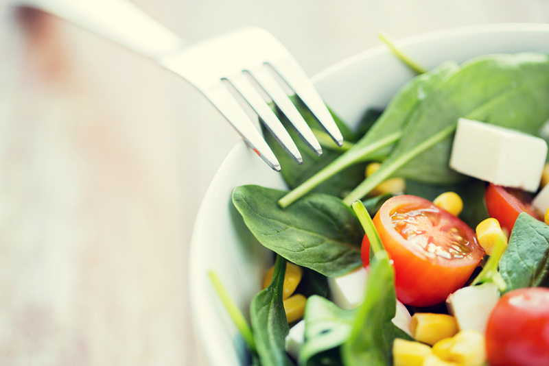 Duy trì chế độ ăn uống hợp lý, nhiều rau xanh, hoa quả
