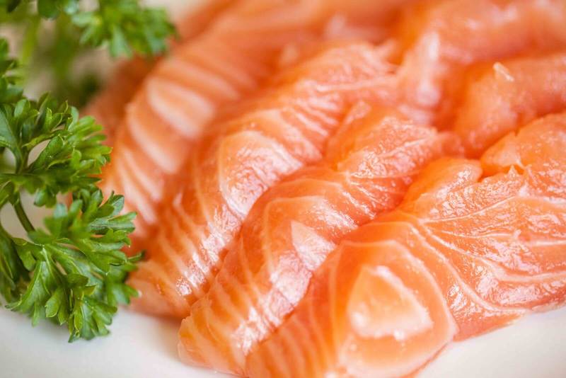 Thịt cá hồi là nguồn dinh dưỡng vô cùng tốt với cơ thể