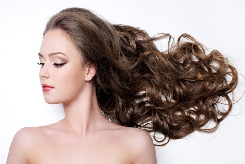 Thường xuyên thay đổi kiểu tóc cũng làm tăng nguy cơ rụng tóc
