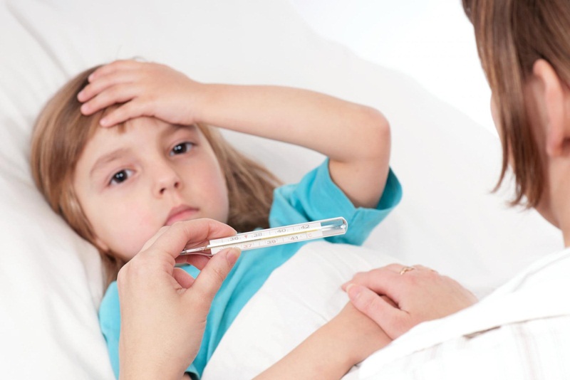 Trẻ bị sốt cũng có thể là dấu hiệu của bệnh