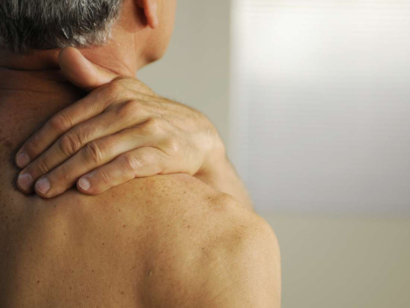 Giai đoạn 2 của ung thư xương sẽ khiến bệnh nhân chịu các cơn đau kéo dài đặc trưng
