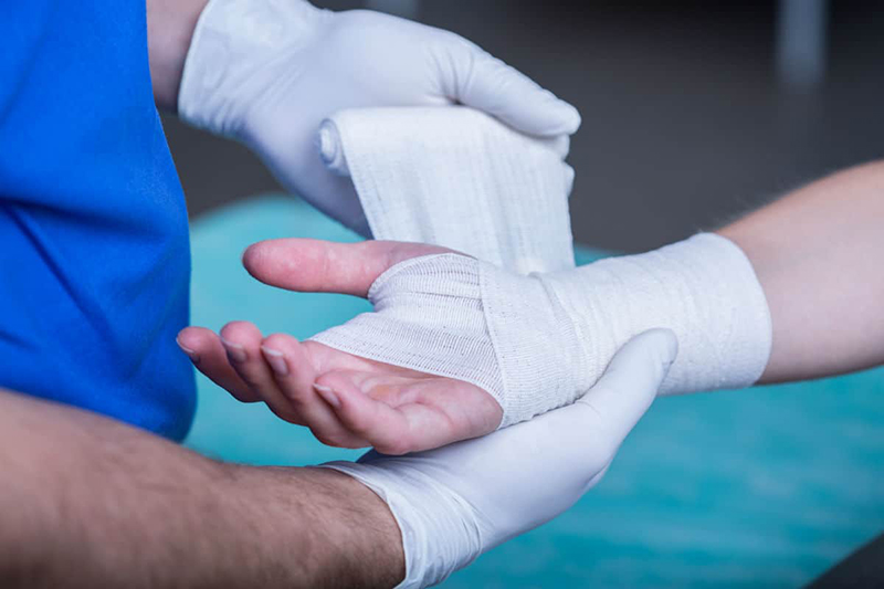 Gãy tay hoặc chân thường xuyên là dấu hiệu cảnh báo ung thư xương 