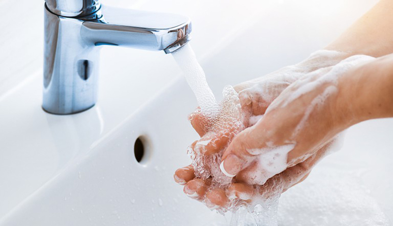  Thường xuyên rửa tay bằng xà phòng để tránh lây nhiễm bệnh đau mắt đỏ và giảm viêm kết mạc bao lâu thì khỏi