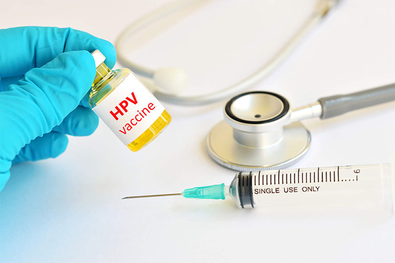 Để đảm bảo an toàn, bạn có thể thực hiện tiêm phòng vắc xin HPV để ngăn ngừa các bệnh lý do virus này gây ra