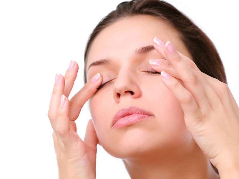 Thường xuyên mát xa mắt có tác dụng giảm nhức, mỏi hiệu quả