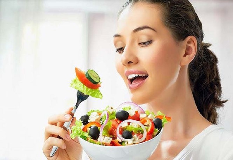 Chú ý đến chế độ ăn uống đều đặn hạn chế tình trạng trào ngược