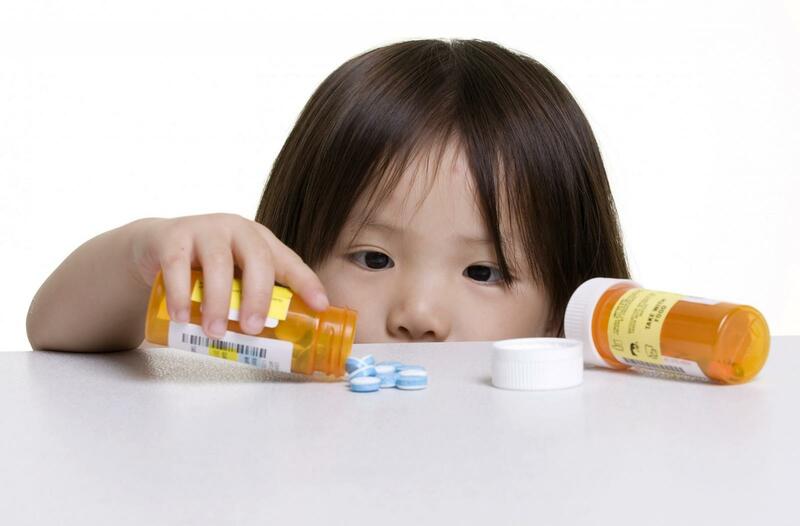 Nên cẩn thận trước khi cho trẻ dùng thuốc uống trị bệnh