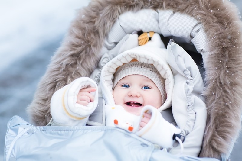 Giữ ấm cơ thể trẻ khi thời tiết lạnh giúp phòng ngừa viêm mũi dị ứng tốt