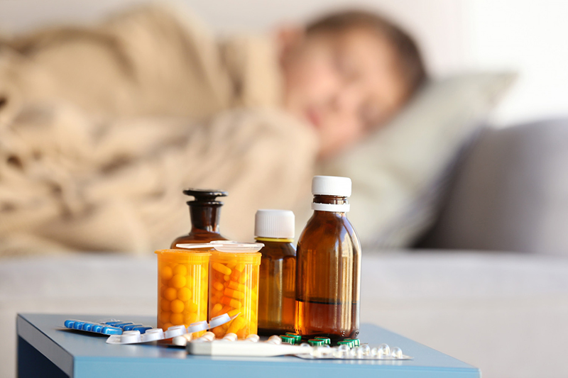 Thuốc hạ sốt sẽ giúp giảm nhẹ các cơn sốt gây khó chịu cho bệnh nhân