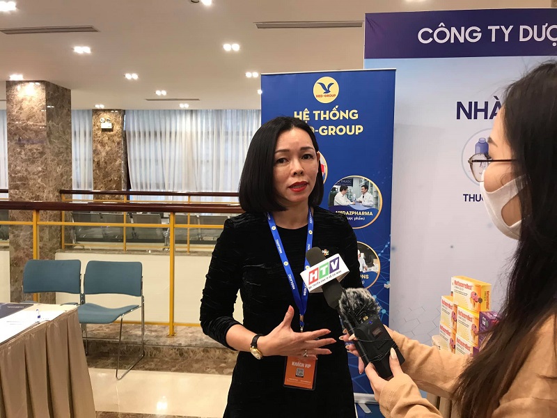 Bà Nguyễn Bạch Điệp – Chủ tịch Hội đồng quản trị FPT Retail trả lời phỏng vấn tại hội nghị
