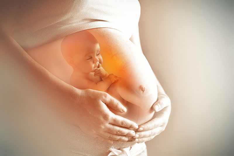 Thai phát triển khiến túi thai đè lên xương chậu và phụ nữ ra nhiều khí hư khi mang thai tháng cuối