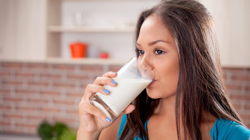 Sữa chứa nhiều Protein và Canxi tốt cho xương