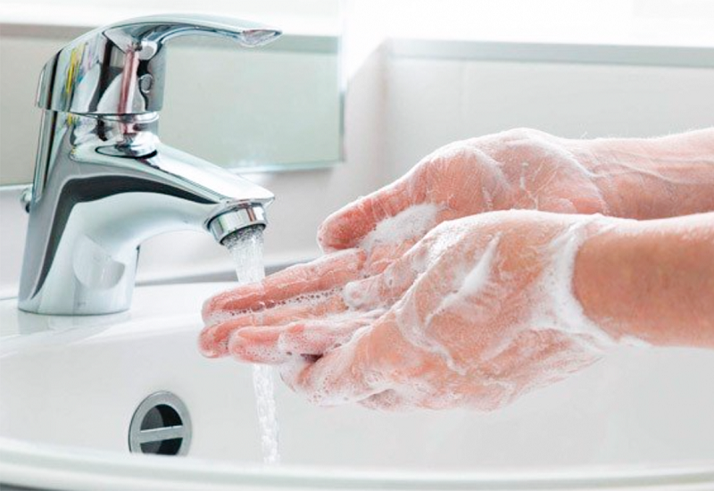 Tạo thói quen rửa tay thường xuyên với xà phòng cho trẻ nhỏ giúp ngăn ngừa bệnh chân tay miệng