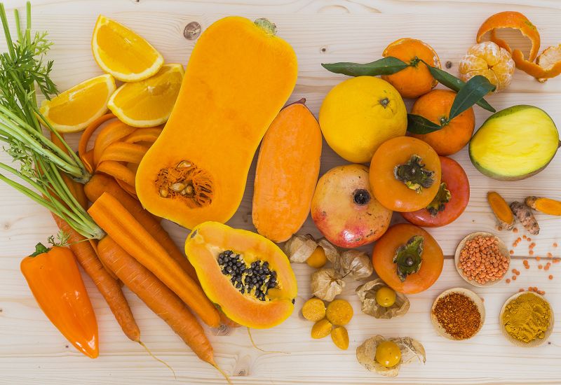 Các loại rau củ có màu cam như cà rốt, bí ngô có chứa hàm lượng cao vitamin A, C và canxi