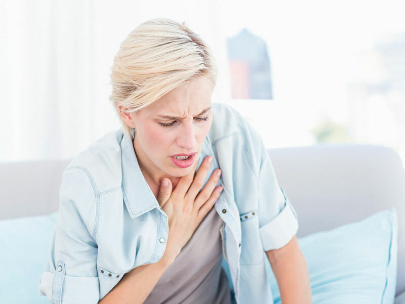 Hầu hết bệnh nhân tràn khí màng phổi bị đau ngực và khó thở