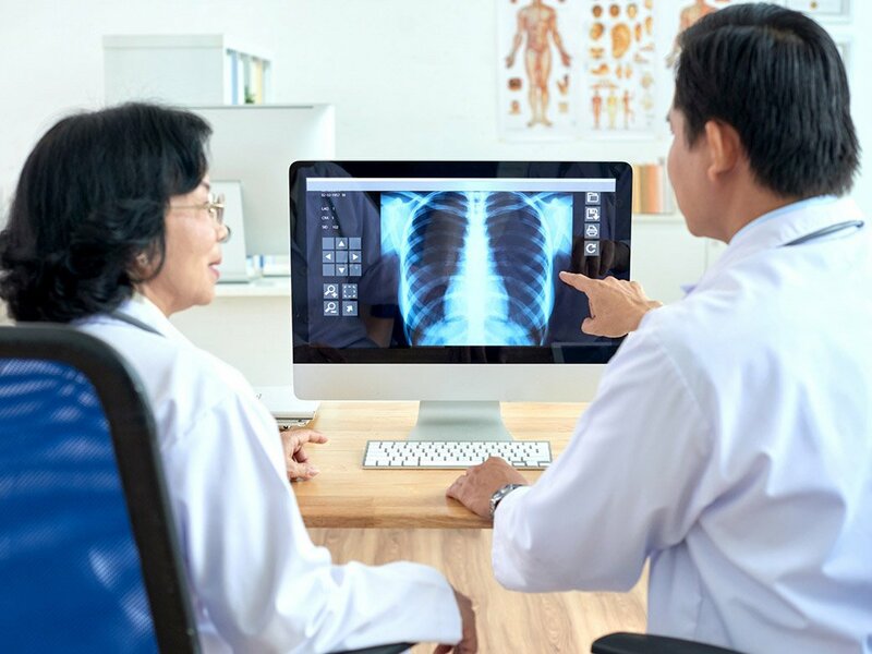 Chụp X-quang là kĩ thuật thường dùng trong chẩn đoán tràn khí màng phổi