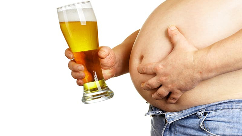 Hiện tượng “bụng bia” do uống quá nhiều ở nam giới