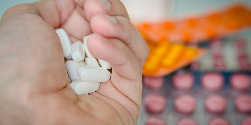 Việc lạm dụng các thuốc điều trị có thể khiến bệnh ngày càng nặng hơn