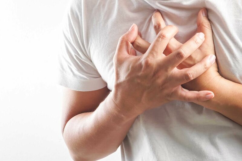 Khó thở và đau ngực là 2 triệu chứng điển hình của tràn khí màng phổi