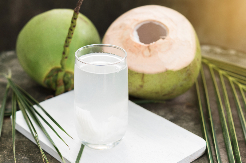 Nước dừa chứa nhiều chất điện giải hỗ trợ điều trị nhiễm trùng đường tiểu tốt