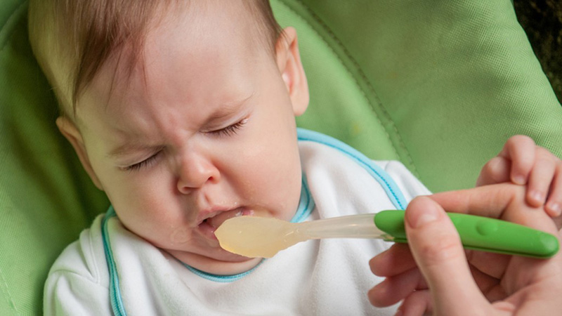 Những cơn nôn mửa và đau bụng sau ăn khiến trẻ sợ việc ăn uống dù đói bụng