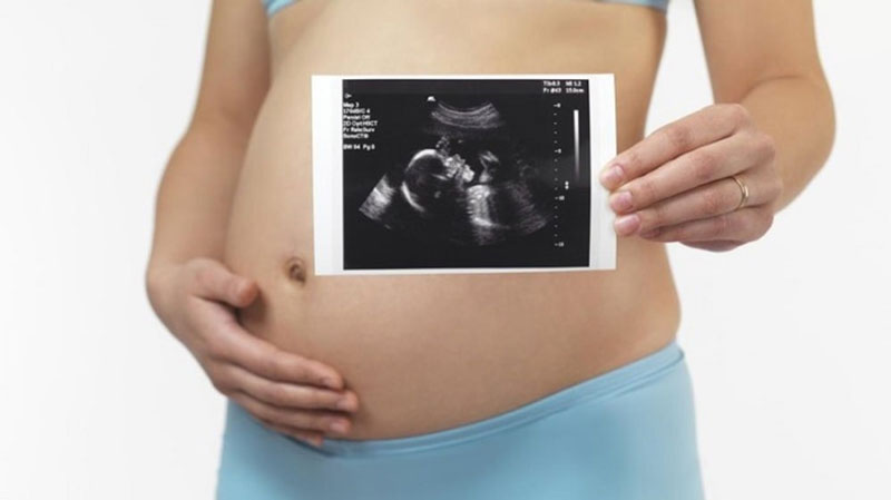 Một số mẹ bầu được bác sĩ chỉ định cần siêu âm tim thai càng sớm càng tốt