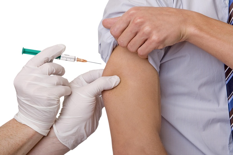 Tiêm vắc-xin phòng bệnh được áp dụng với những người đang làm việc trong lĩnh vực nghiên cứu khoa học liên quan đến loại bệnh này.