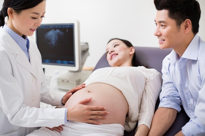 Khám thai định kỳ để theo dõi sự phát triển của thai nhi