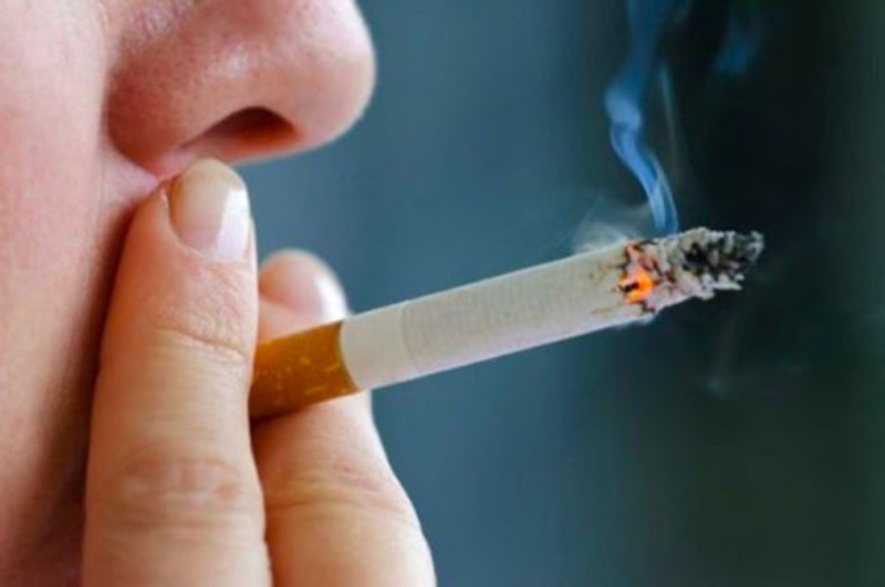 Nam giới nên hạn chế hút thuốc lá vì nó tác động xấu đến sức khỏe tình dục