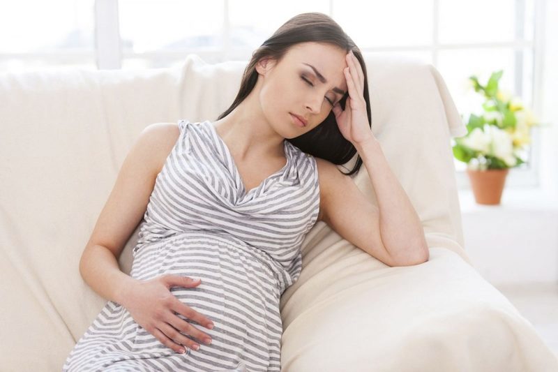 Phụ nữ mang thai dễ bị đau đầu trong 3 tháng thai kỳ đầu