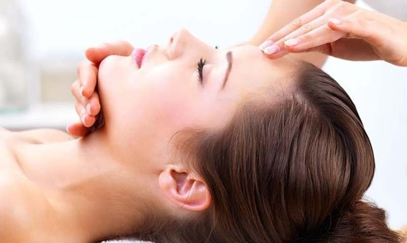 Massage có thể giúp giảm tình trạng đau đầu