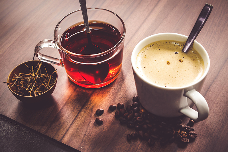 Hạn chế sử dụng trà hoặc cà phê giúp tăng khả năng kiểm soát tiểu không tự chủ ở nam giới