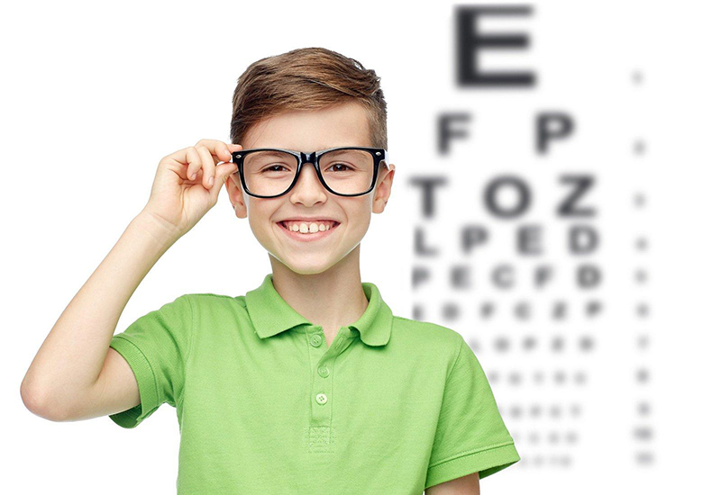 Mờ mắt là tình trạng khá phổ biến hiện nay, kể cả ở trẻ nhỏ