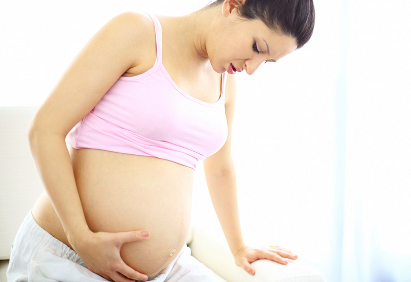 Người bệnh trĩ khi mang thai không nên nhịn đại tiện