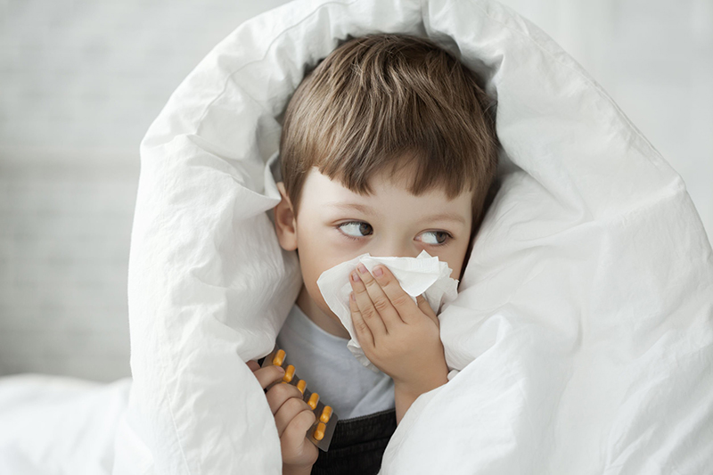 Cảm cúm ở trẻ nhỏ là bệnh thường gặp và có thể tự khỏi nếu bố mẹ chăm sóc trẻ đúng cách