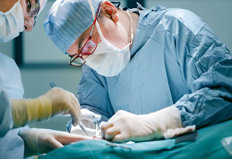 Biện pháp điều trị hở eo tử cung là phẫu thuật khâu cổ tử cung