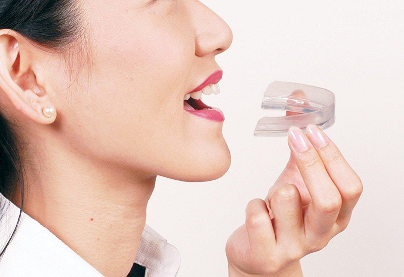Có thể sử dụng máng chống nghiến để cải thiện tình trạng nghiến răng khi ngủ