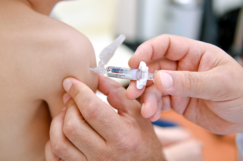 Các bậc cha mẹ không nên bỏ qua việc tiêm mũi vắc xin phòng sởi cho con