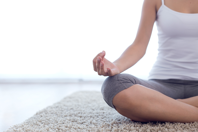 Tư thế yoga nhẹ nhàng cũng rất thích hợp với những người bị đau thần kinh tọa