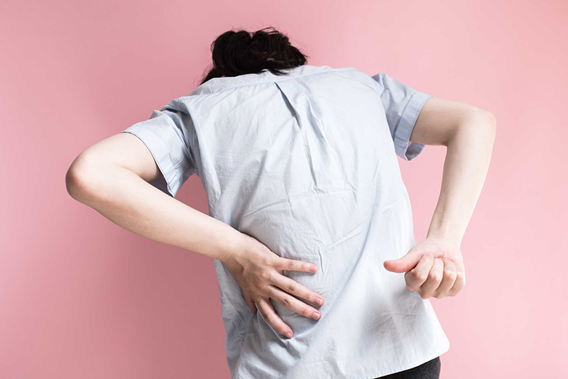 Đau thần kinh tọa khiến người bệnh cảm thấy đau nhức từ vùng thắt lưng trở xuống