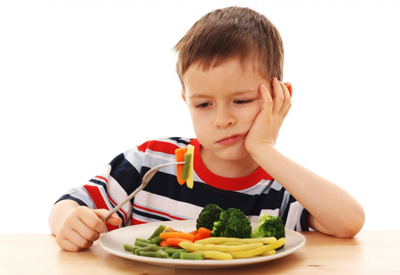Bị loét lưỡi thường xuyên khiến trẻ chán ăn, khó ăn